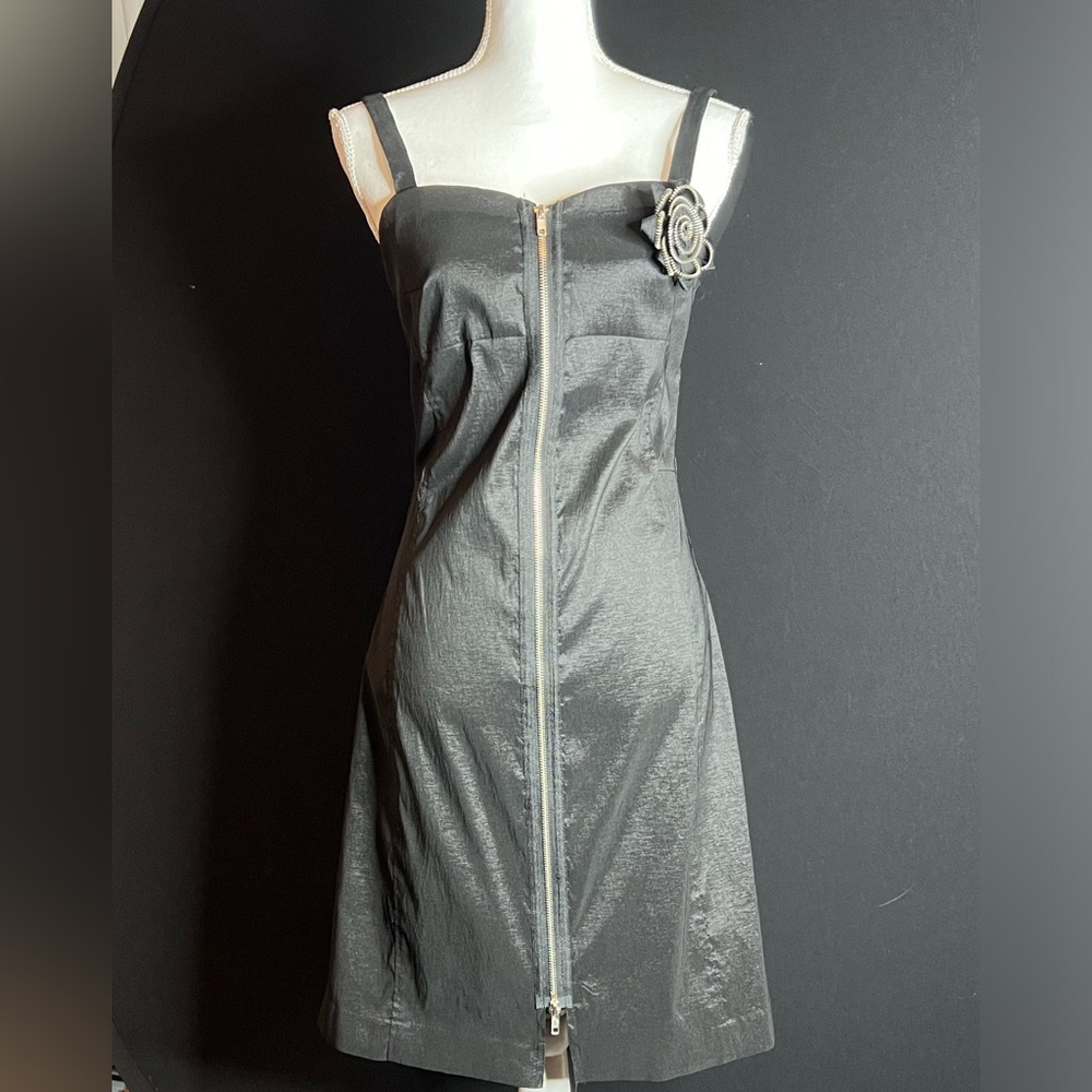 110 west zipper rose dress. Size 6. Great condition. Zipper adjusts look
